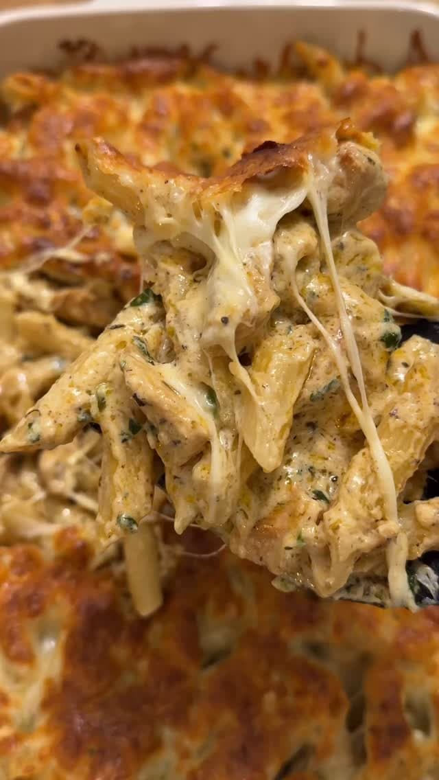 Creamy Chicken Alfredo Pasta Bake