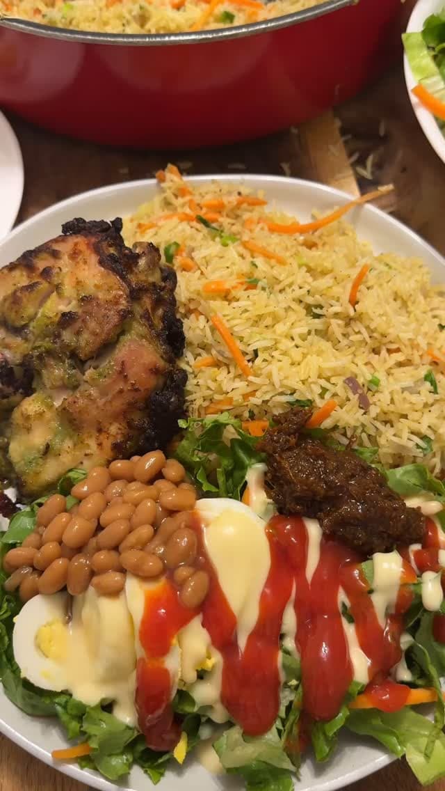 Ghanaian Fried Rice With Chicken And Salad